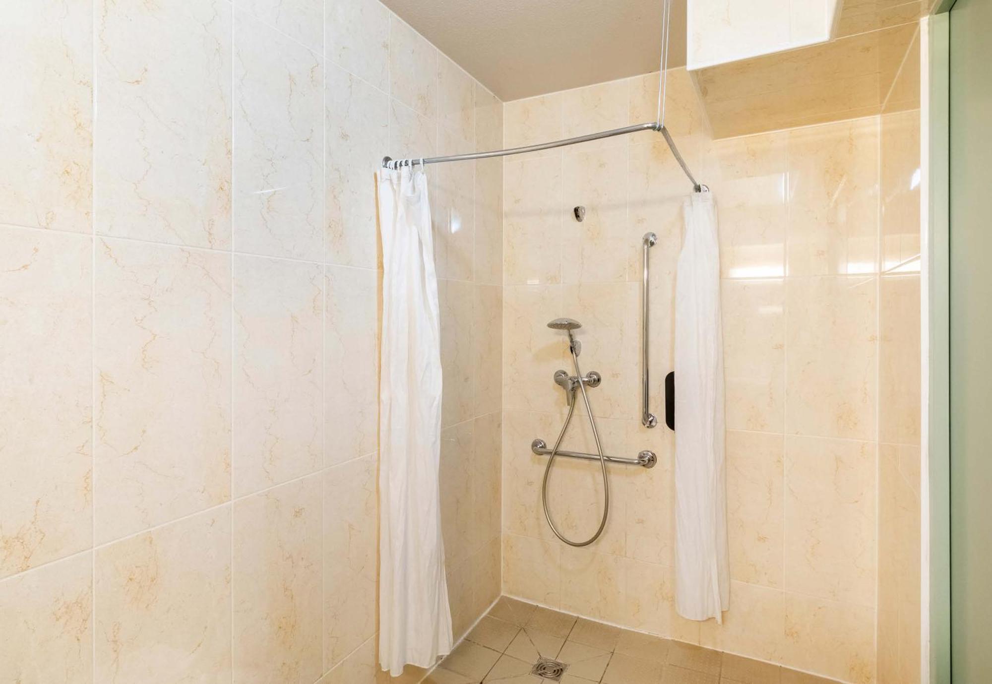 B&B Hotel Lorient Caudan מראה חיצוני תמונה
